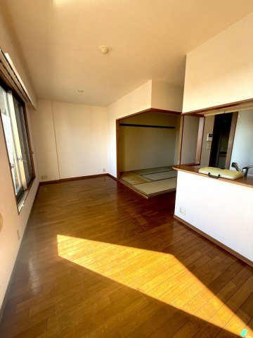 居室・リビング　開放感のあるゆったりとしたお部屋です♪