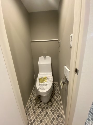 トイレ　※別室　参考写真※ 毎日お使いになるトイレは温水洗浄機能付