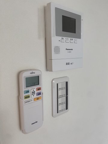 セキュリティ　※別室　参考写真※ 来訪者が確認できるモニター付きインターホ