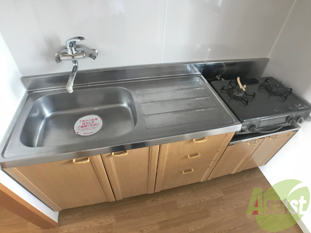 キッチン　ガスコンロが設置されています。これですぐ使えますね。