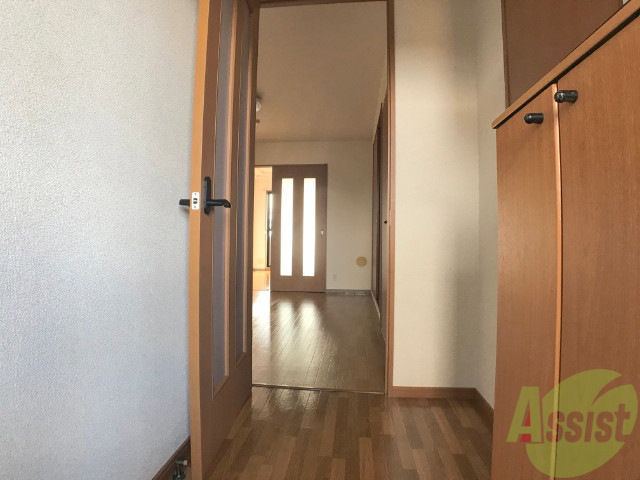 玄関　玄関の様子です。明るい印象ですね。気分もあがりそう。