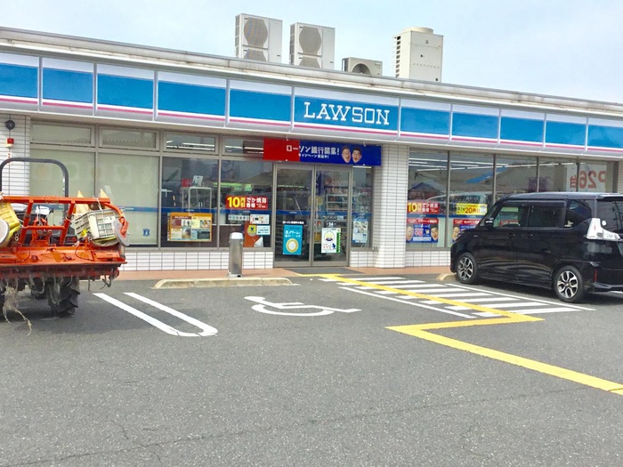 コンビニ　ローソン（コンビニ）まで753m