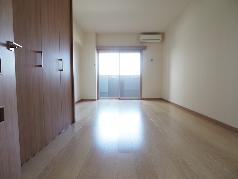 居室・リビング　広々としたリビング。