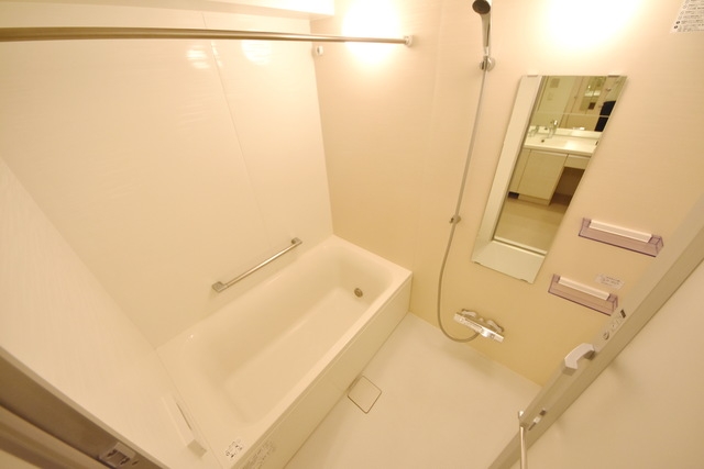 バス・シャワールーム　※別部屋の参考写真です。