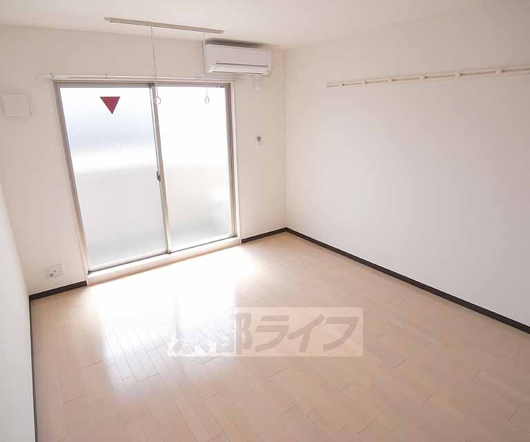 居室・リビング　８．３帖のゆったりとした洋室です。