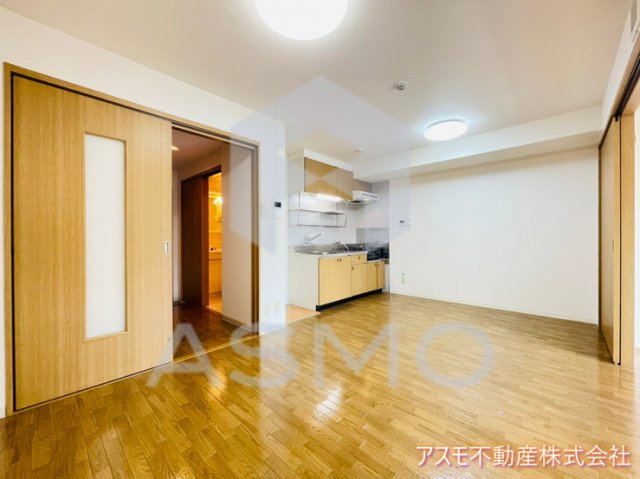 居室・リビング　同マンション別部屋参考写真