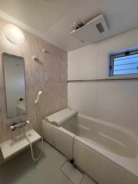 バス・シャワールーム　同じ区画内の別棟の参考写真です