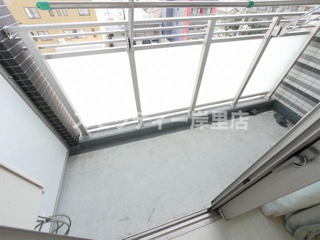 バルコニー　暖かな日差しのふりそそぐバルコニー