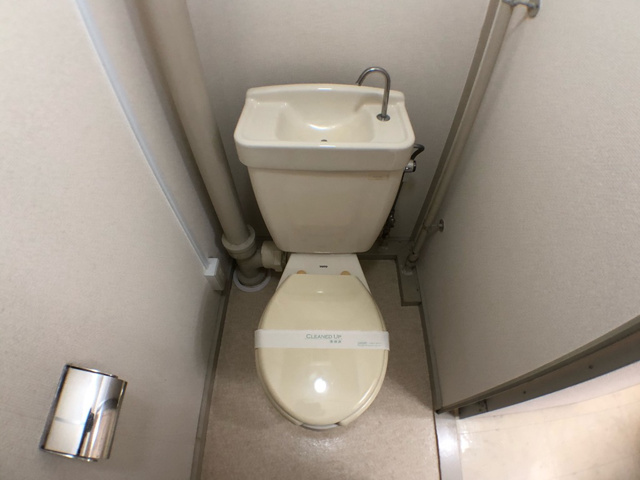 トイレ　シンプルで掃除のしやすいトイレです☆