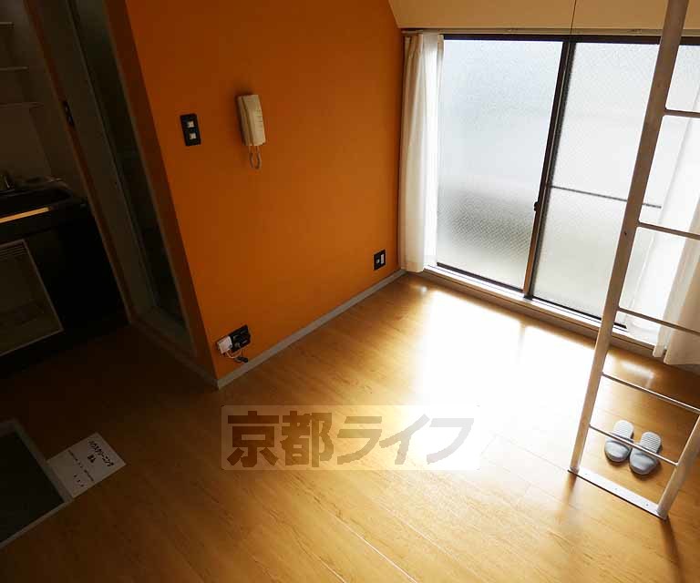 居室・リビング　落ち着いた雰囲気のお部屋です