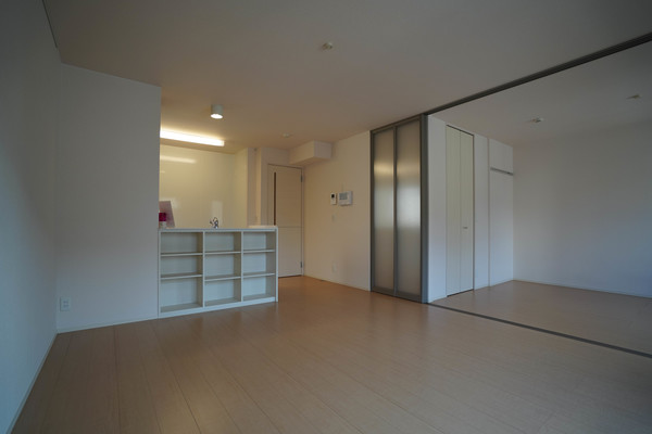 居室・リビング　同じ建物の別なお部屋