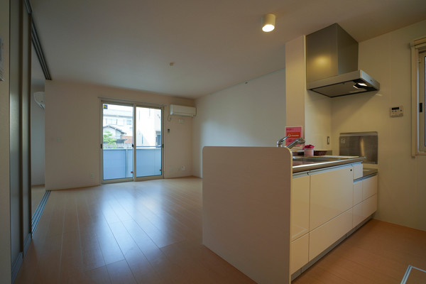 居室・リビング　同じ建物の別なお部屋