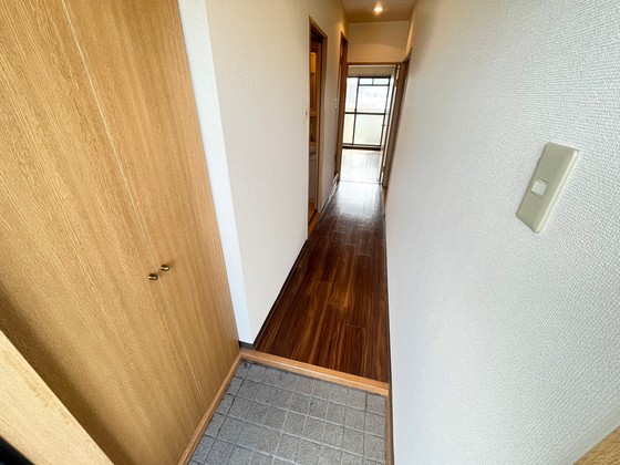 玄関　※別号室のお写真です