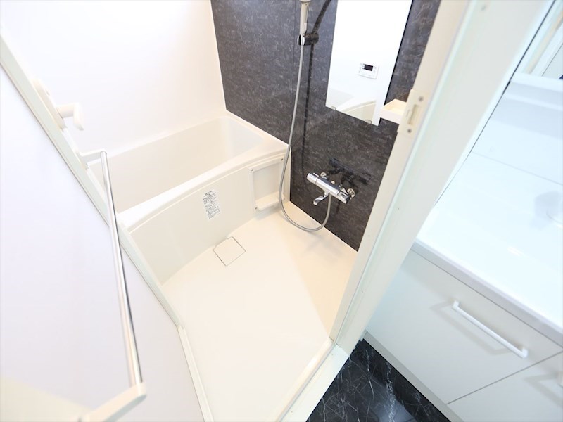 バス・シャワールーム　浴室暖房乾燥機付　追い焚き・オートバス機能付お風呂