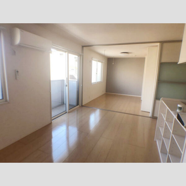 居室・リビング　こちらの居間で趣味の時間をお楽しみください