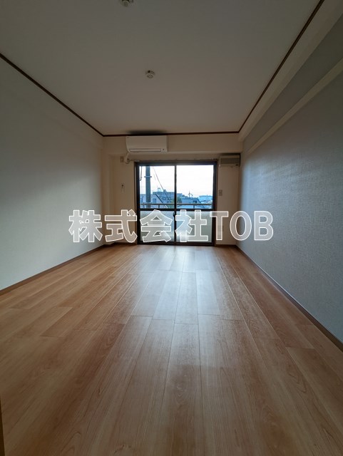 居室・リビング　洋室8帖