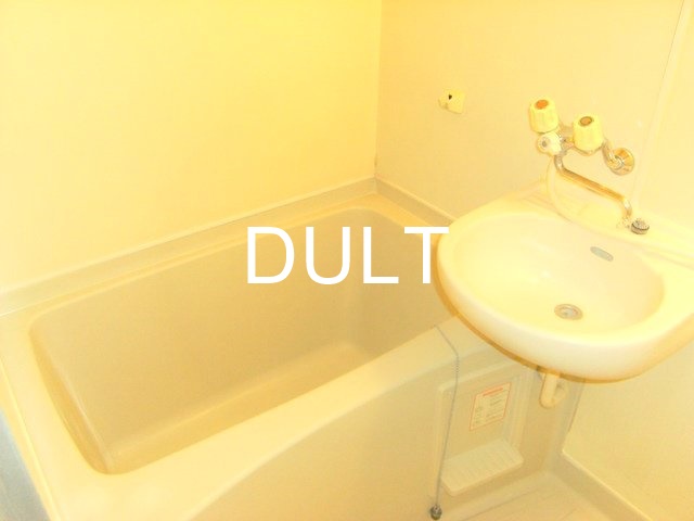 バス・シャワールーム　バスルームです。