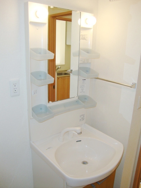 洗面設備　使いやすい独立洗面台です