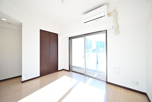 居室・リビング　明るい雰囲気のリビングルームです