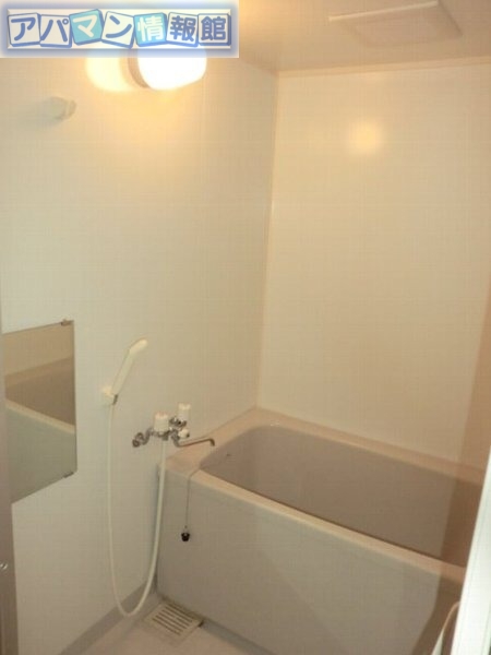 バス・シャワールーム　お風呂のみ別部屋の画像を使用しております。