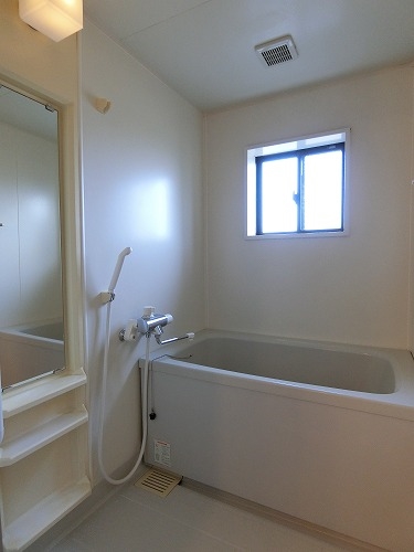 バス・シャワールーム　※写真は反転タイプです。現況を優先します。