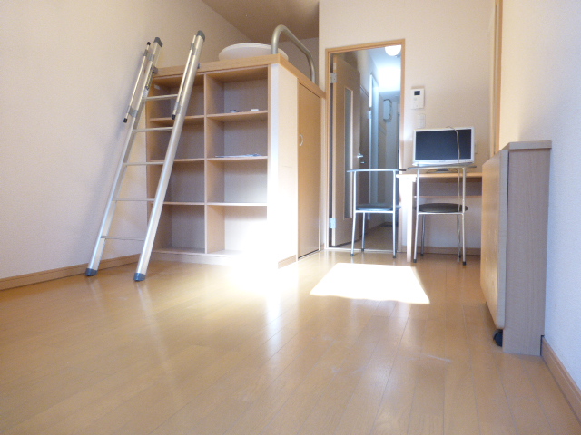 居室・リビング　洋室6帖　　ハイベットは下が収納の設計