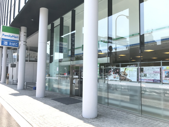 コンビニ　ファミリーマート（コンビニ）まで300m