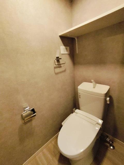 トイレ　温水洗浄便座