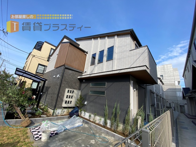 建物外観　本八幡の人気スポットの近くに登場です。