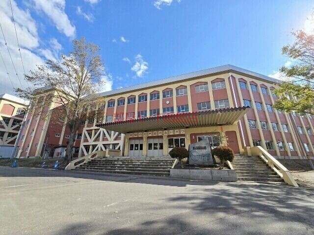 中学校　函館市立戸倉中学校（中学校）まで550m