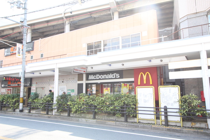飲食店　マクドナルド 布施近商店（飲食店）まで453m
