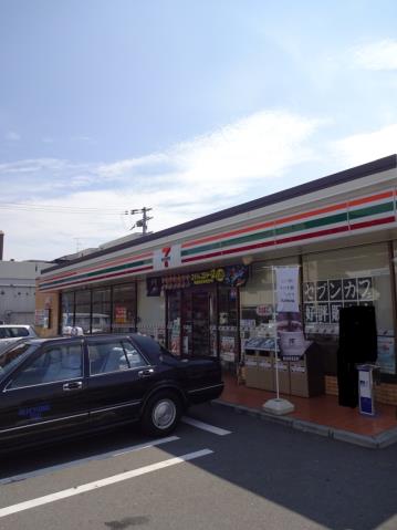 コンビニ　セブンイレブン（コンビニ）まで443m