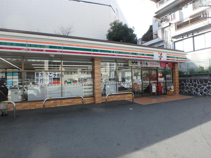 コンビニ　セブンイレブン熱海中央町店（コンビニ）まで500m