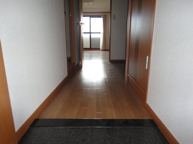 玄関　玄関より