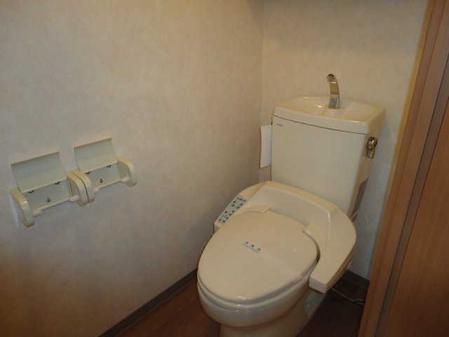 トイレ　シャワー付トイレ