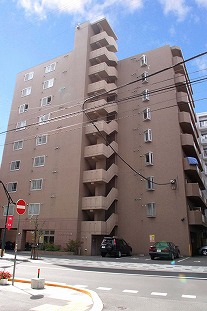 建物外観　☆人気の独立キッチンタイプ！防犯面に配慮したオートロック♪☆