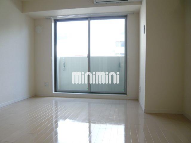 居室・リビング　白を基調としたお部屋です