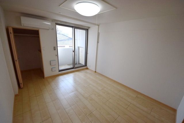 居室・リビング　～7.4帖のお部屋です・照明付きですよ～