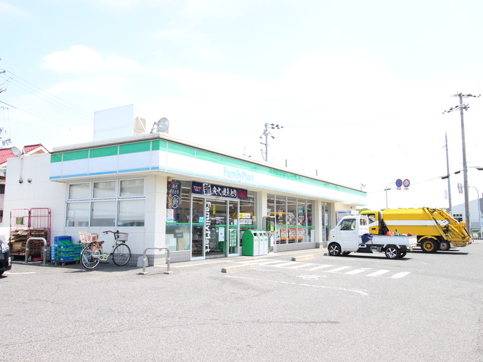 スーパー　ファミリーマート（スーパー）まで370m