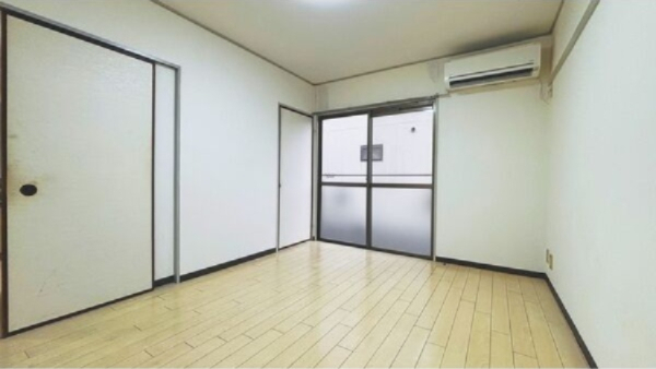 居室・リビング　別部屋反転間取の写真となります。参考にご覧くださいませ。
