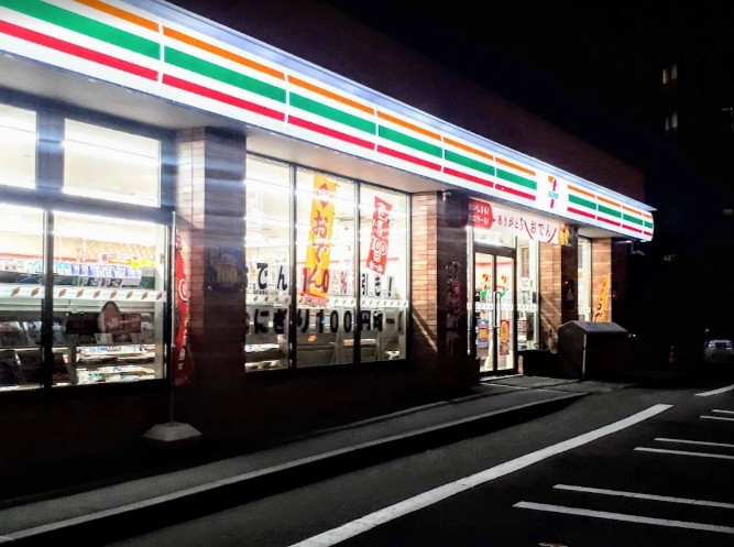 コンビニ　セブンイレブン札幌北26条店（コンビニ）まで384m