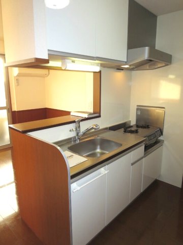 キッチン　※同タイプの部屋写真です