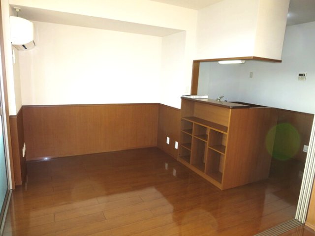 居室・リビング　※同タイプの部屋写真です