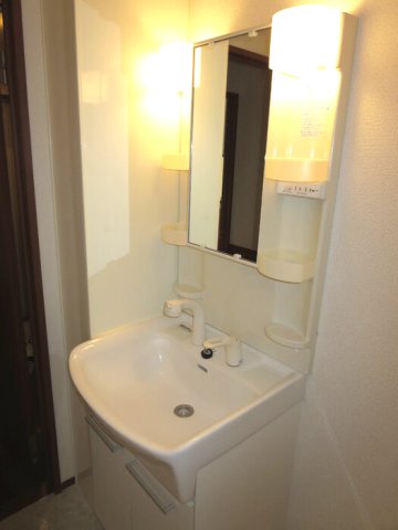 洗面設備　※同タイプの部屋写真です