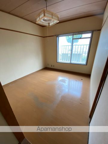 東北新幹線 福島駅 徒歩14分 4階建 築39年の居間写真