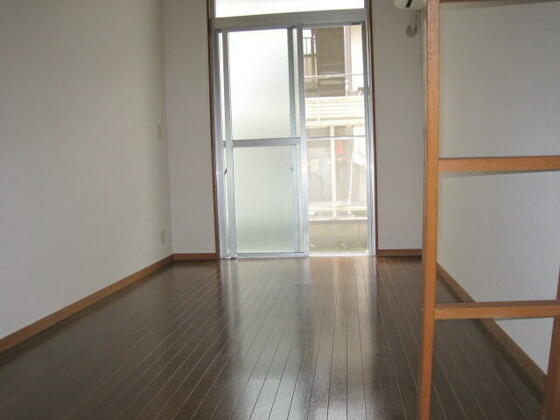 居室・リビング　写真は別のお部屋のものです。