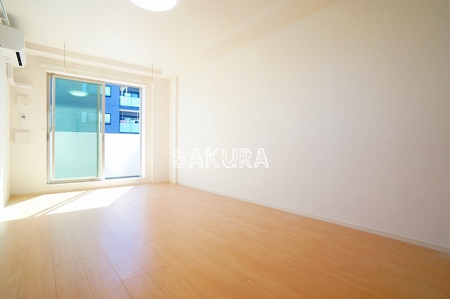 居室・リビング　開放感のあるゆったりとしたお部屋です♪