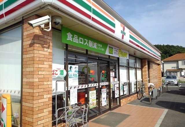 コンビニ　セブンイレブン（コンビニ）まで850m