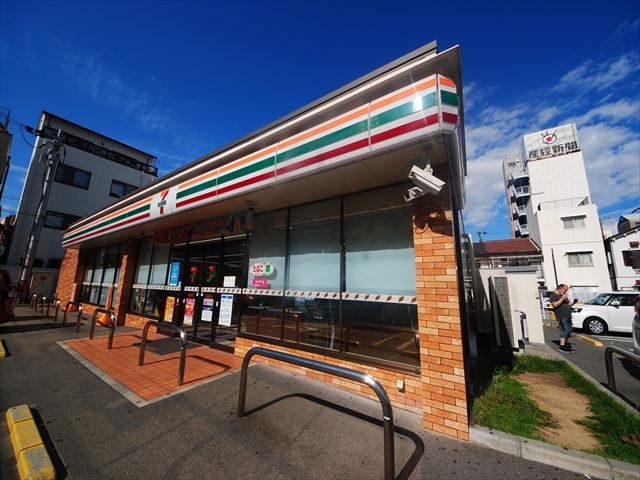 コンビニ　セブンイレブン大阪東三国４丁目店（コンビニ）まで386m