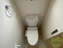 トイレ　トイレはウォシュレット機能付きです。安心して使用できますね。
